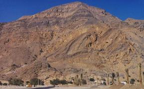 Recumbent fold in Saiq Fm. dolomitic limestones (Permian); Wadi Aday, North Oman.